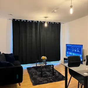 Spacious 2 Bedrooms In Stratford Apartment London